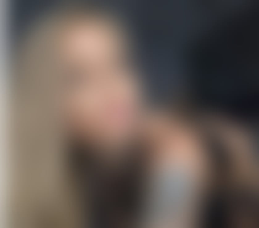 Cheltenham Town Centre - Cheltenham — Stunning Tattoed blond in Cheltenham