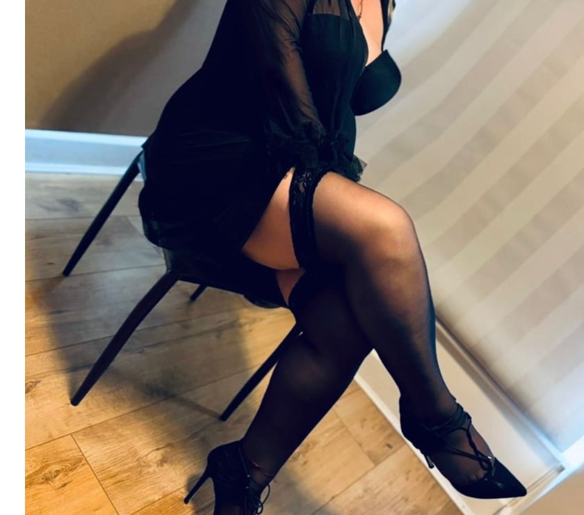 Curvy Escorts & Erotic Massage Romford Havering - Photos for Hotwife . Milf Amanda