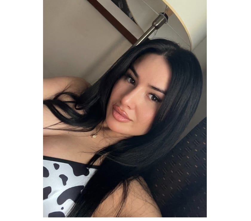 Escorts Surrey Spelthorne - Photos for HONEY NEW PARTY GIRL ONLY FEW DAYS💙
