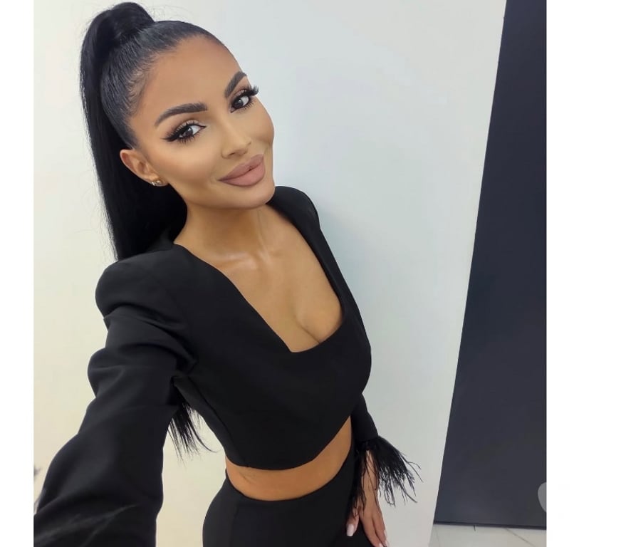 Escorts Bedfordshire Luton - Photos for Miriam sexy brunette