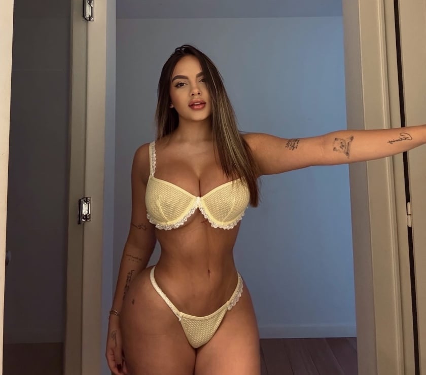  Escorts Ealing West London - Photos for SOPHISTICATED COMPANION🌟LATINA PARTY GIRL🎉