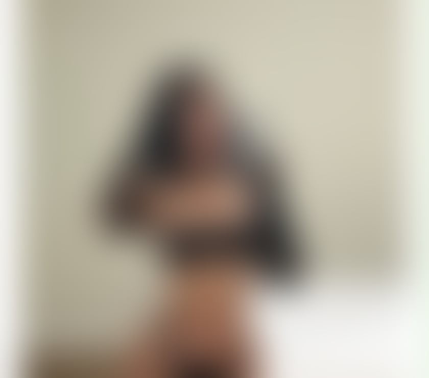 Escorts Battersea South West London - Photos for Laura - Brazilian Partyyy girl (extras)