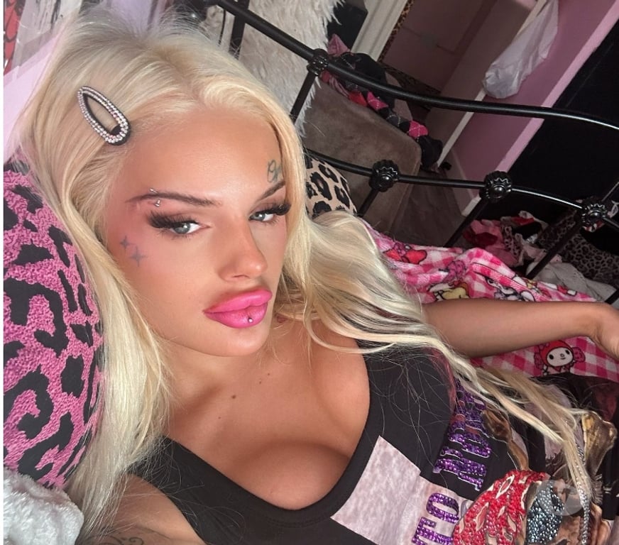 Trans Escorts Merseyside Liverpool - Photos for petite British TS roxxi