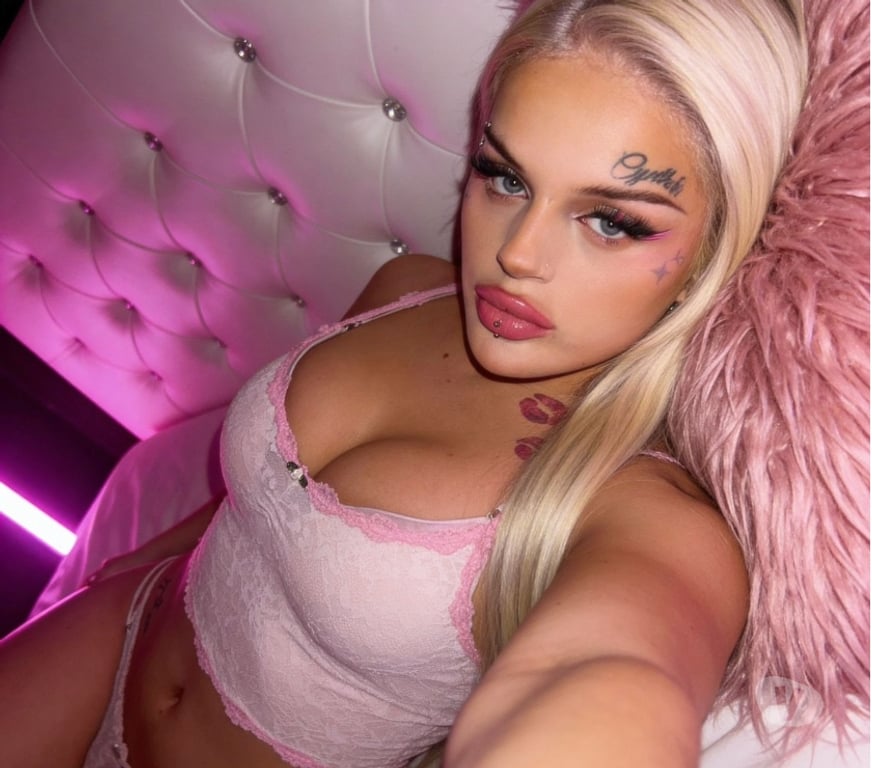 Trans Escorts Merseyside Liverpool - Photos for petite British TS roxxi