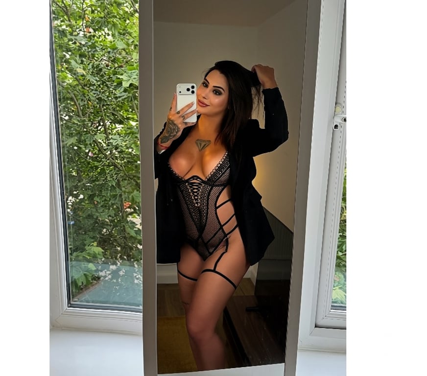 Trans Escorts Surrey Woking - Photos for Amanda hot Brazilian