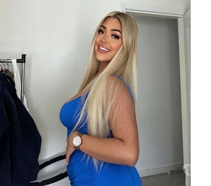 Escorts West Sussex Crawley - Photos for 🅗🅞🅣 🅑🅛🅞🅝🅓🅔 PARTY🔝NO RUSH❎