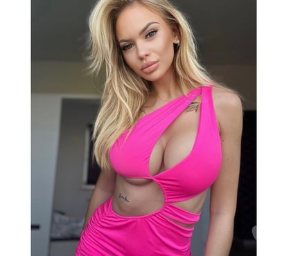 Escorts London Gatwick Airport Crawley - Photos for 🅗🅞🅣 🅑🅛🅞🅝🅓🅔 PARTY🔝NO RUSH❎