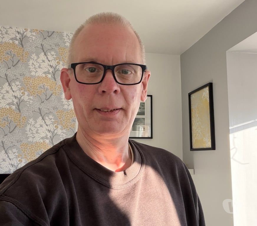 adult personals West Yorkshire Leeds - Photos for Mature guy looking for fun with females