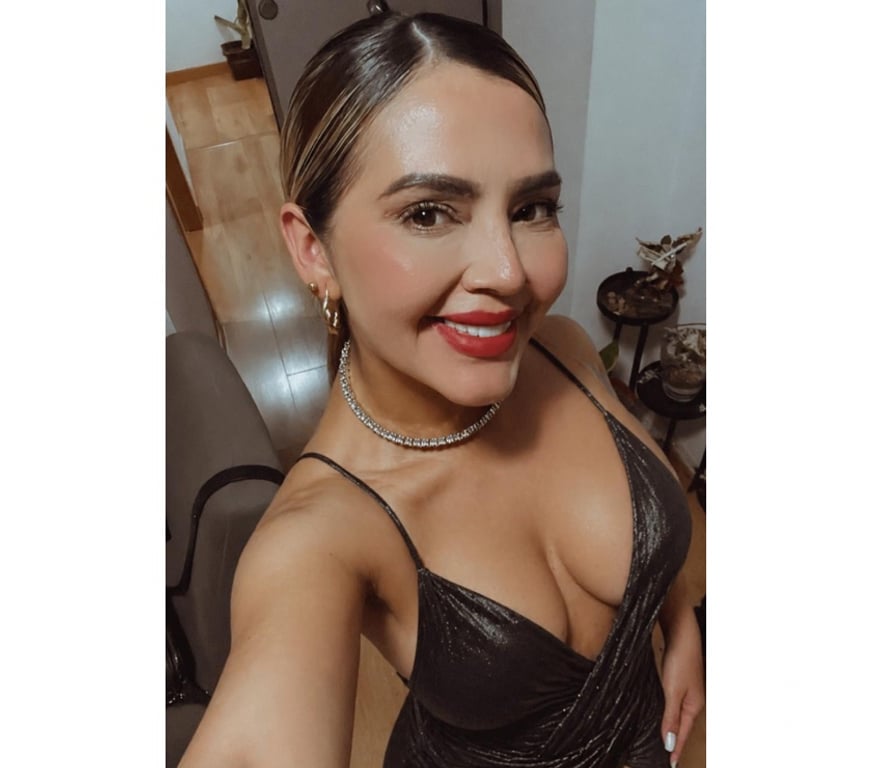 Escorts East London Redbridge - Photos for 🍑 BIG BOTTOM MEXICAN KAROL 🇲🇽