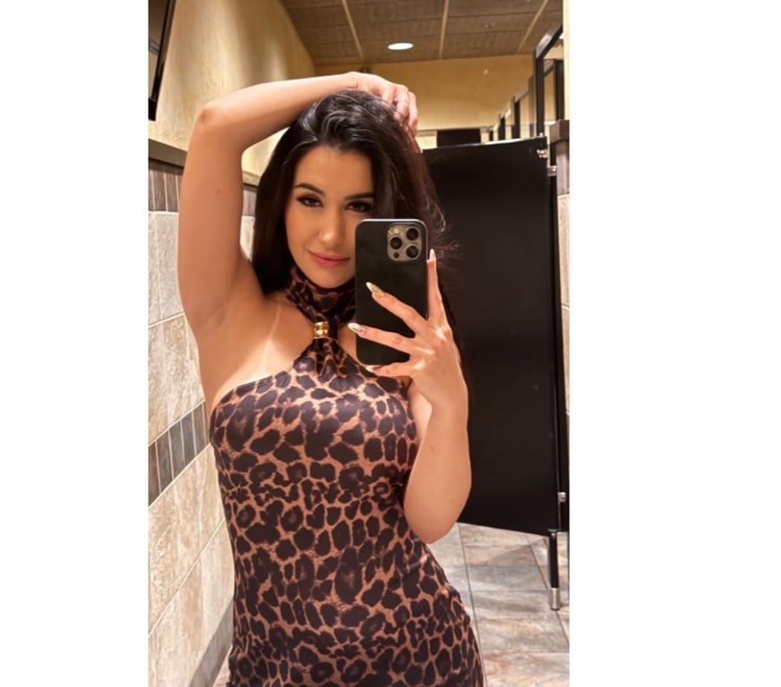 Escorts West Yorkshire Leeds - Photos for Brunette with big breasts 🔥🇧🇷