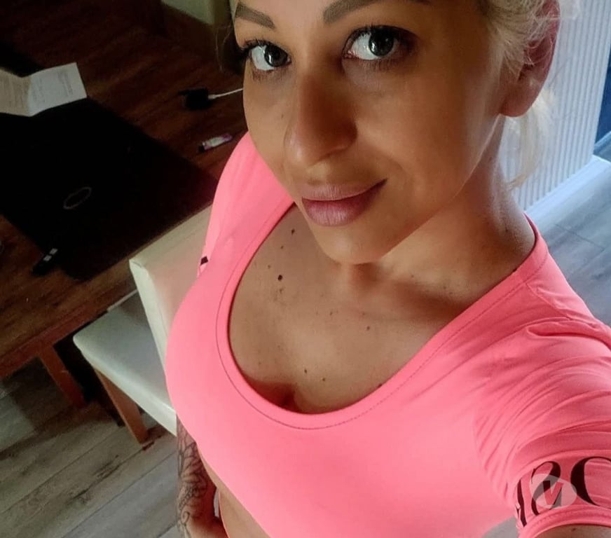 Escorts Brent South Kenton Station - Brent - Photos for 🩷🩷Sweet Mia🩷🩷