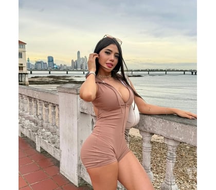 Photos for Hannah Next Door 💋