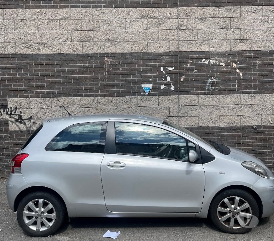 used cars for sale Central London King`s Cross - Central London - Photos for TOYOTA YARIS 2011