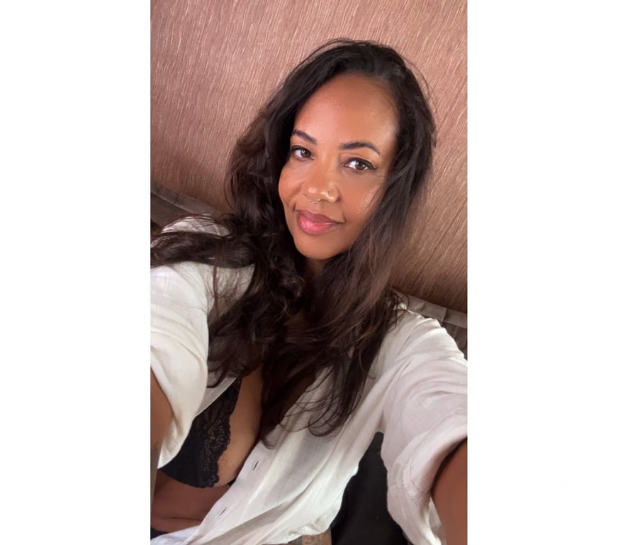 Adult Entertainment West Yorkshire Leeds - Photos for Curvy mixed-race MILF