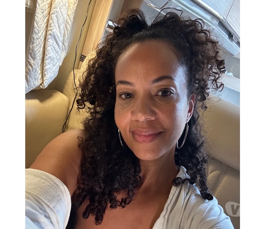 Adult Entertainment West Yorkshire Leeds - Photos for Curvy mixed-race MILF