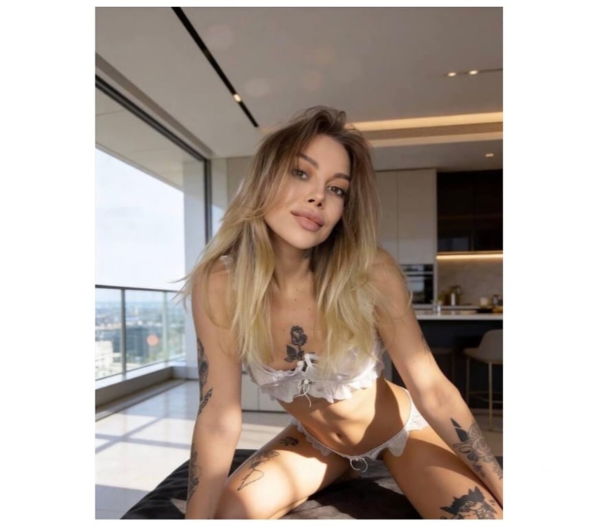 Escorts Wrexham - Wales Wrexham City Centre - Wrexham - Photos for BLONDE BABE-BOMBSHELL WOMAN