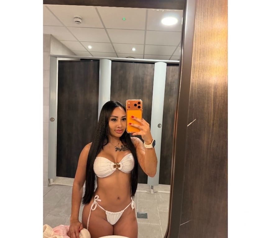 Escorts East London Stratford - DLR Station - East London - Photos for Nicole, 22- Stunning, Elegant, Friendly & Unforgettable