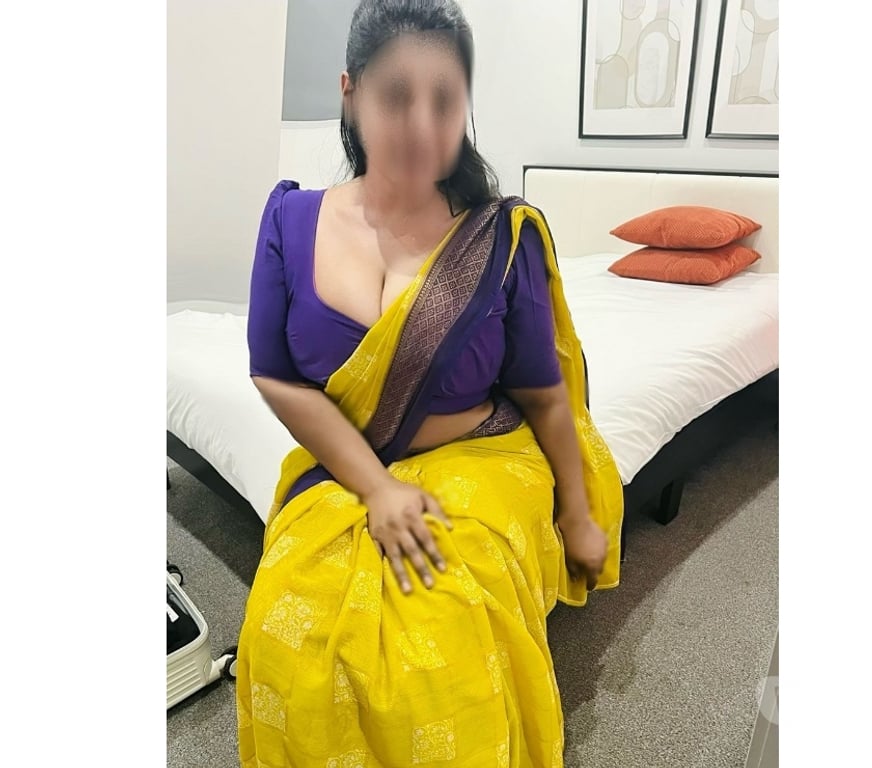 Escorts West London Hillingdon - Photos for MAITHILI SOUTH INDIAN TAMIL GIRL NEW IN HAYES 🇮🇳