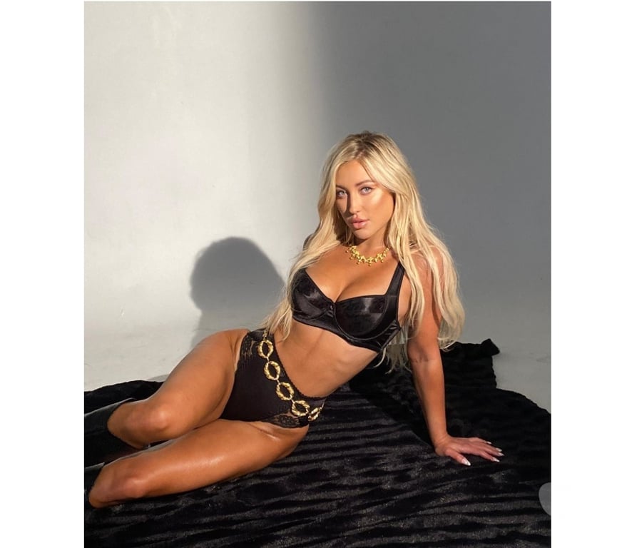 Escorts East Sussex Brighton - Photos for Charming & Discreet Company 🌸