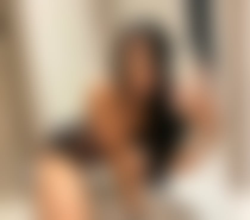  Escorts Reading Town Centre Reading - Photos for Hi I’m Lara call me for good party incall outcall