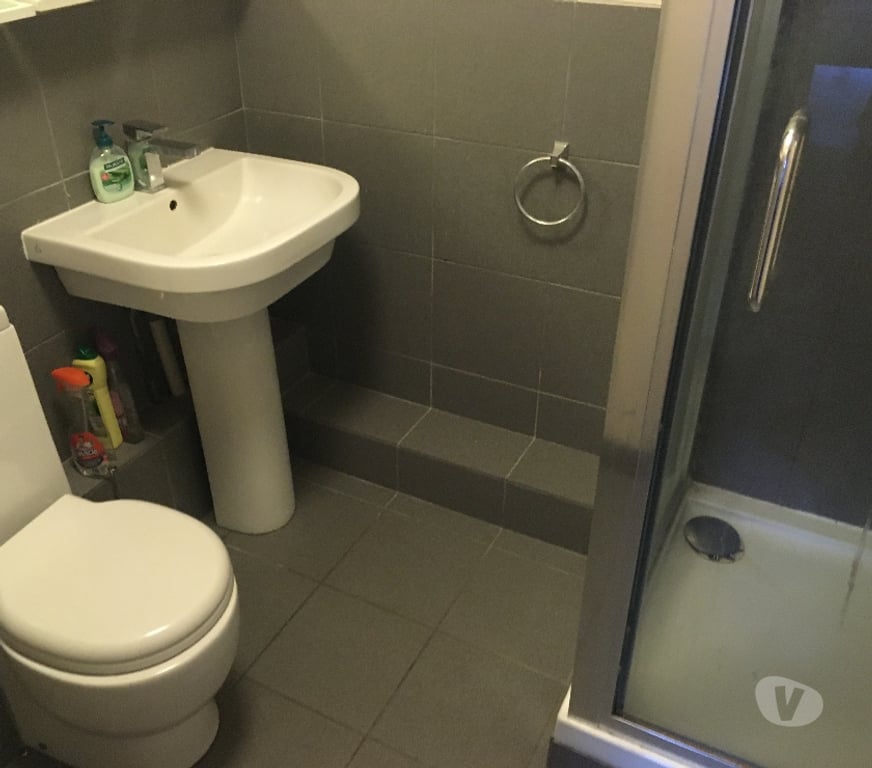 room to let West London Hounslow - Photos for Light Double Room with en-suite in friendly flat