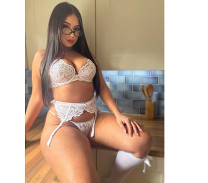 Escorts Crewe Cheshire East - Photos for BRUNETTE WITH A BIG ASS 🍑😏