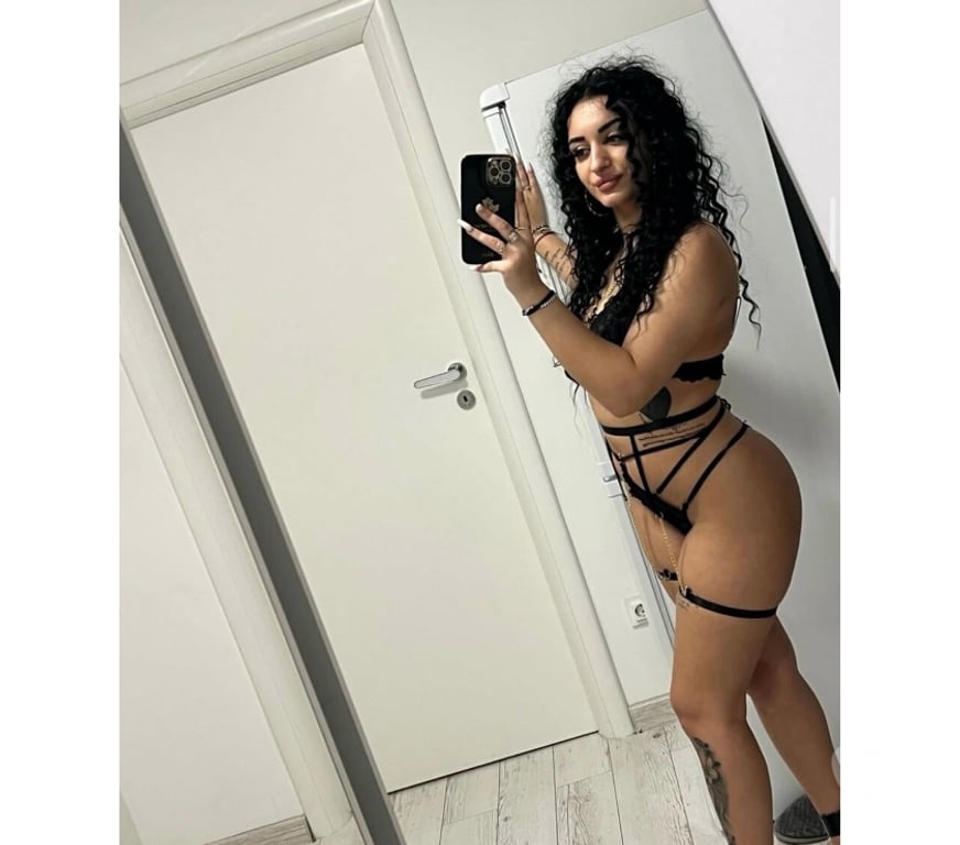 Escorts Hampshire Rushmoor - Photos for Elle new party girl in town