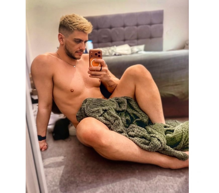  Gay massage West Yorkshire Leeds - Photos for 6ft, XL & confident northerner. Avl for In Outcalls😉