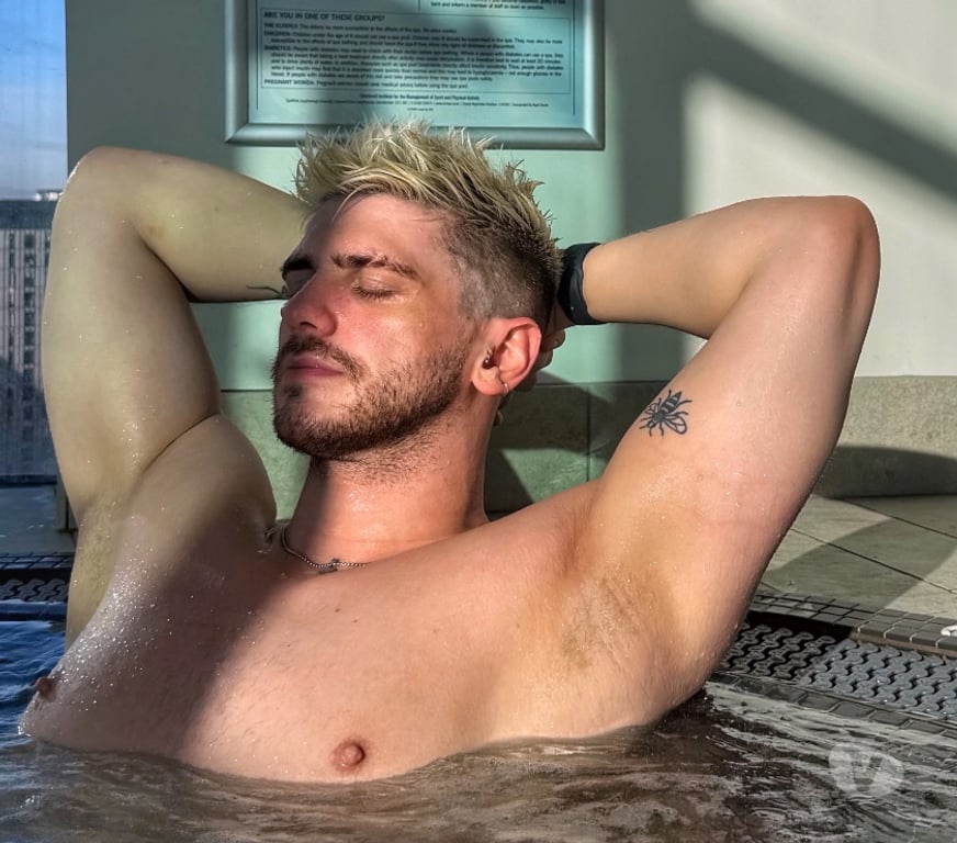  Gay massage West Yorkshire Leeds - Photos for 6ft, XL & confident northerner. Avl for In Outcalls😉