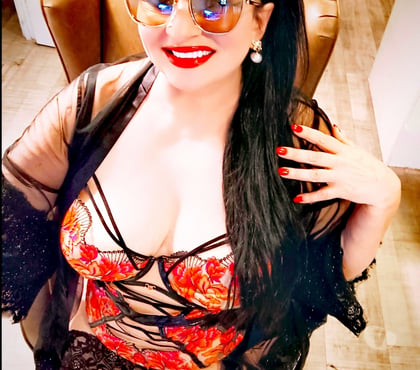Escorts Sheffield City Centre Sheffield - Photos for Juicy Curvy Sophia