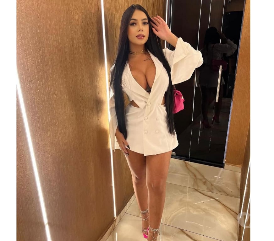 Escorts West London Hounslow - Photos for Laura Sweet Brazilian 🇧🇷🎀