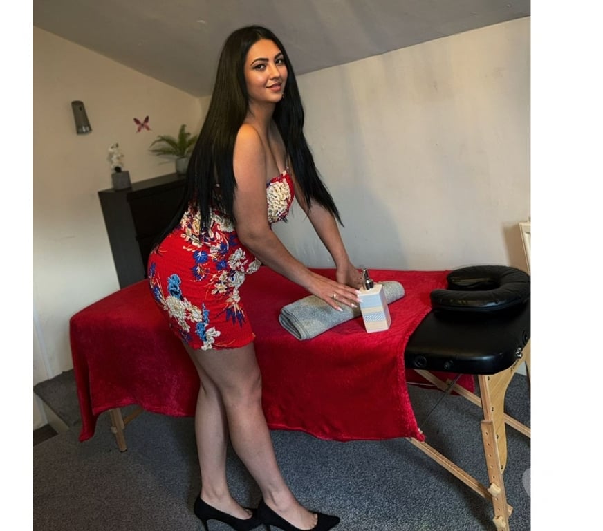 Escorts West Yorkshire Leeds - Photos for professional full body massage by Amy