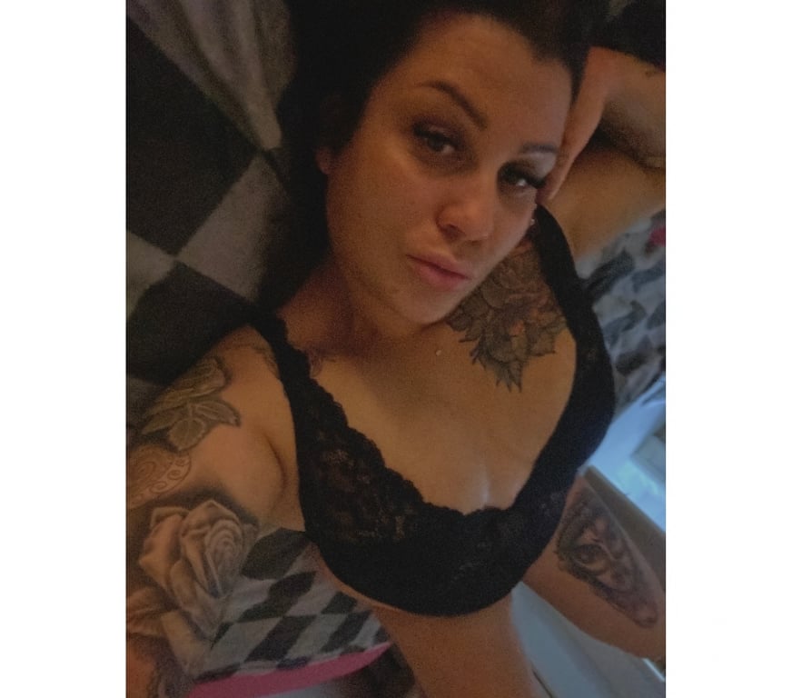 Escorts East London Newham - Photos for 🌸ZARA🌸CURVY AND TATTOOED IN E16🌸