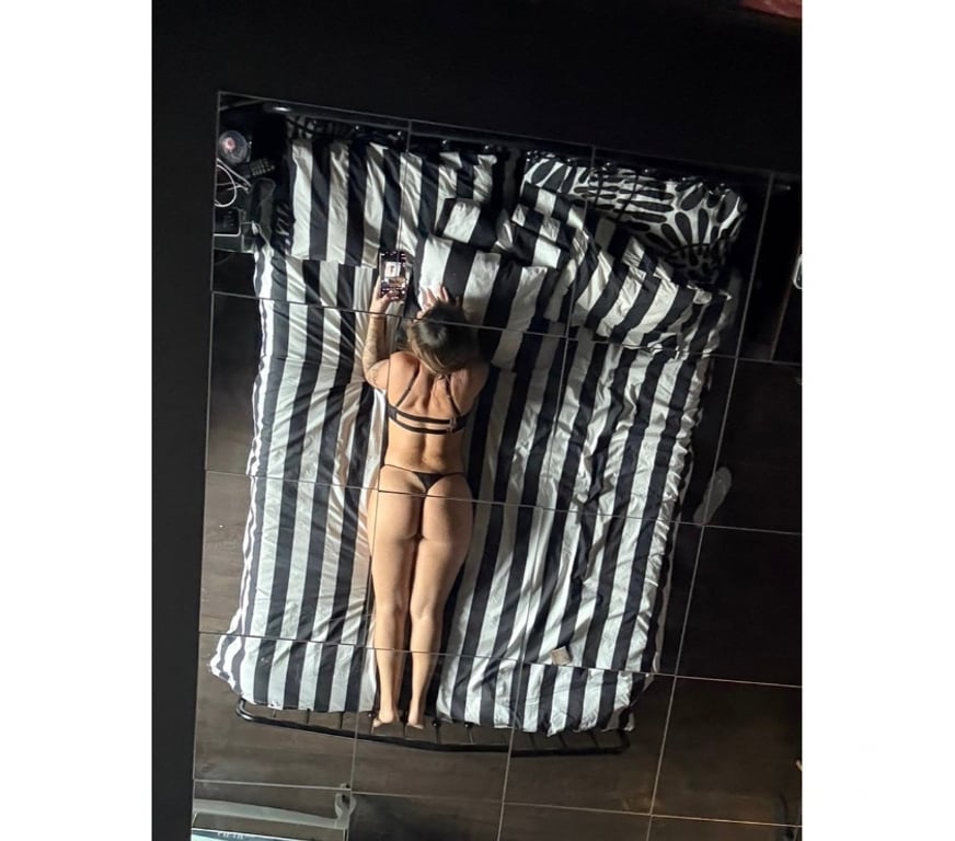 Escorts East London Canary Wharf - East London - Photos for British🇬🇧Amira💋mirrored walls👀ceilings 😈