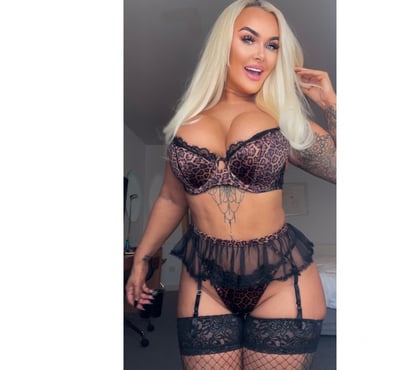 Escorts Chandler's Ford Eastleigh - Photos for ENGLISH 🏴󠁧󠁢󠁥󠁮󠁧󠁿 BOMBSHELL PORSCHE