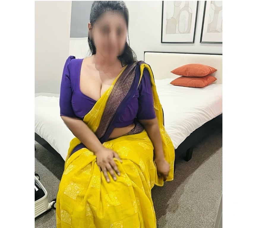 Escorts West London Hillingdon - Photos for MAITHILI SOUTH INDIAN TAMIL GIRL NEW IN HAYES 🇮🇳
