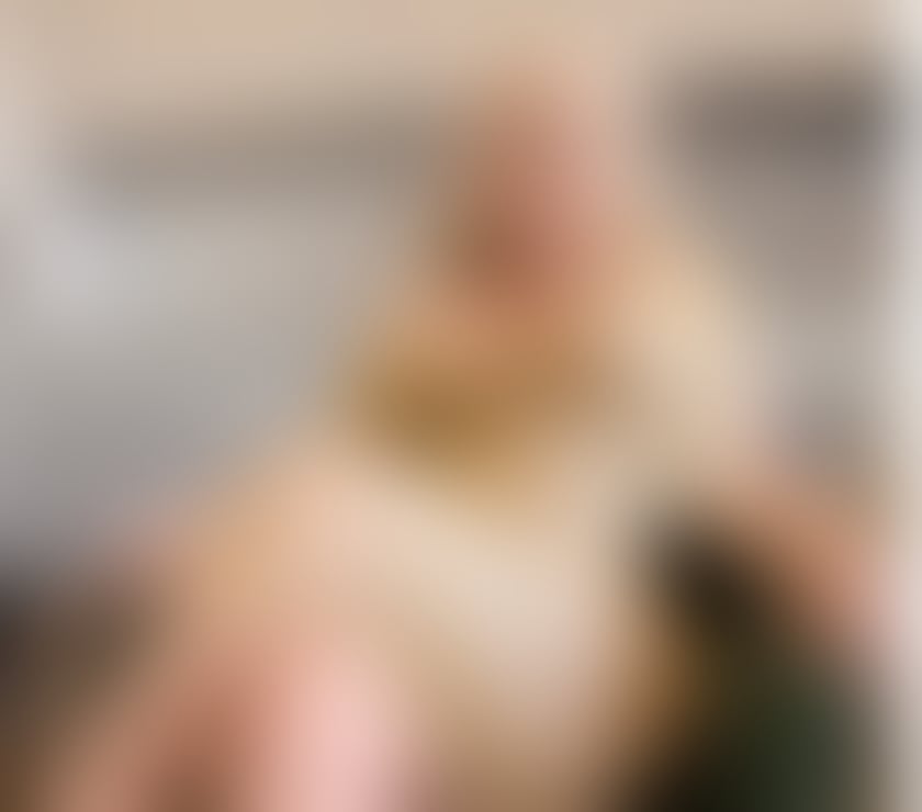 LAURA HOT A STUNNER BLOND NO RUSH