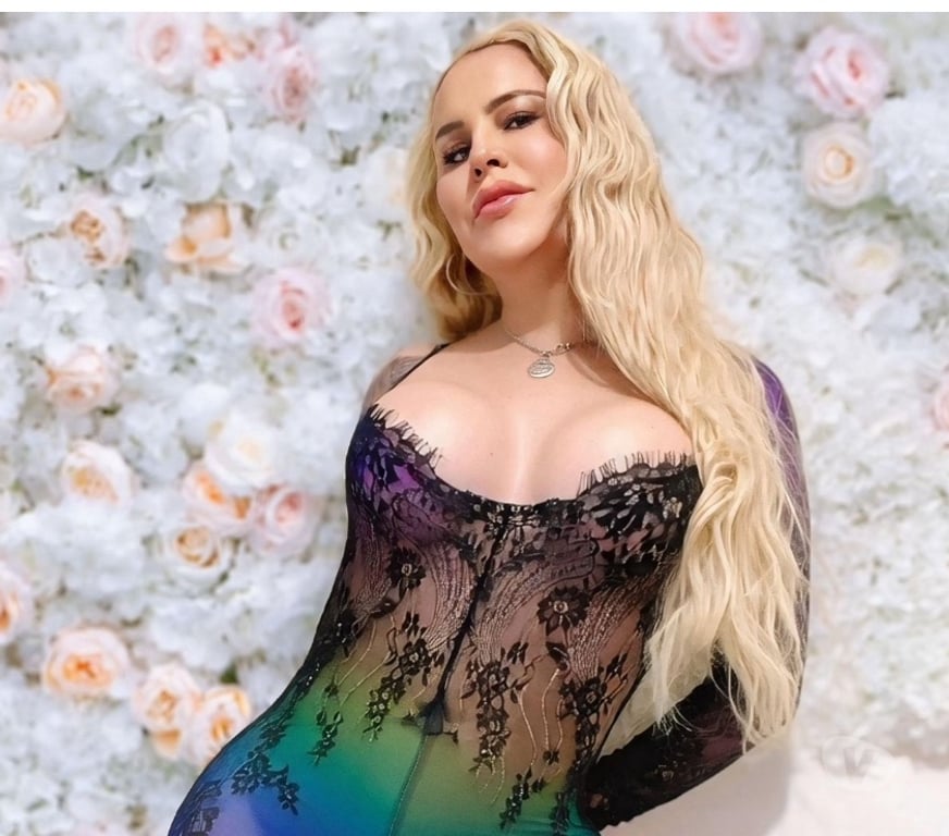 Escorts South West London Tooting Broadway - South West London - Photos for LAURA HOT A STUNNER BLOND NO RUSH