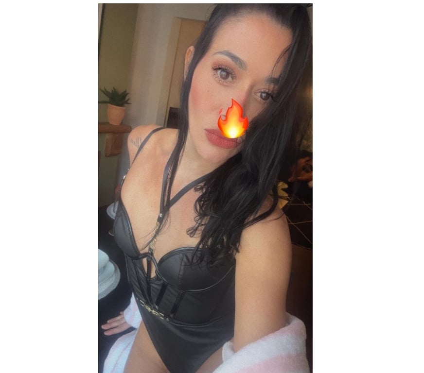 Escorts Norfolk Norwich - Photos for Hot girl party Brazil