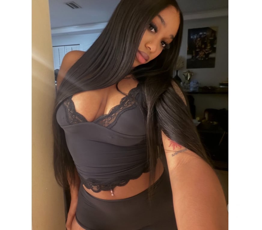 Escorts Barking and Dagenham Barking - Barking and Dagenham - Photos for Sophisticated, Friendly Companion Available