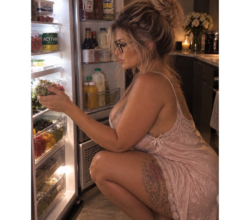 Escorts Essex Basildon - Photos for Sexy Curvy Blonde