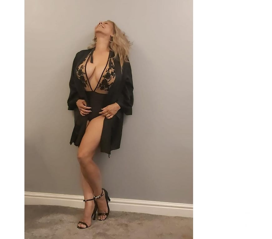 Escorts Greater Manchester Salford - Photos for HOT Fun Loving Latina Lola! 🎉PARTY🎉🫦