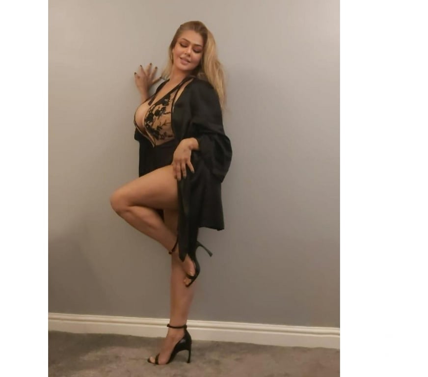 Escorts Greater Manchester Salford - Photos for HOT Fun Loving Latina Lola! 🎉PARTY🎉🫦