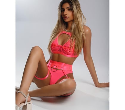 Escorts West Kensington West London - Photos for Bruna Brazilian party 🍑😋