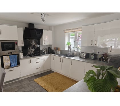 Furniture Aston Stafford - Photos for Fitted Kitchen Units For Sale
