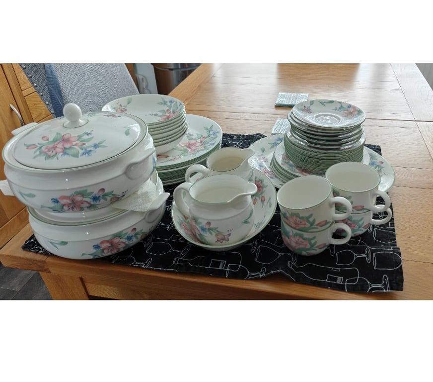 Furniture Staffordshire South Staffordshire - Photos for Royal Doulton Carmel Set Immaculate Condition