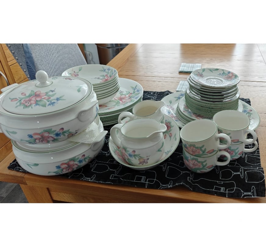 Furniture Staffordshire South Staffordshire - Photos for Royal Doulton Carmel Set Immaculate Condition