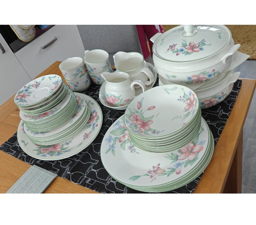 Furniture Staffordshire South Staffordshire - Photos for Royal Doulton Carmel Set Immaculate Condition