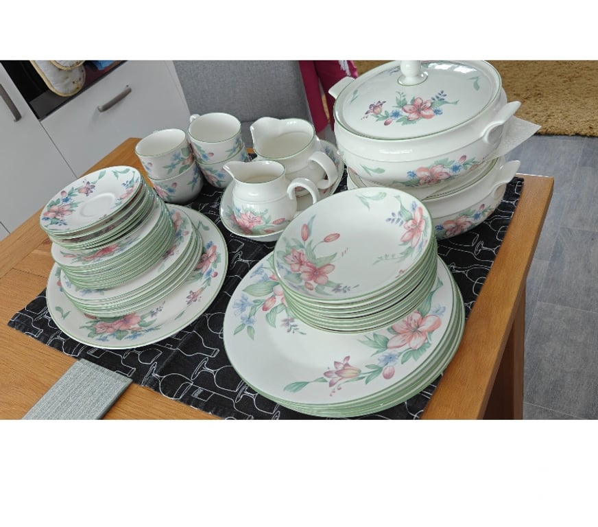 Furniture Staffordshire South Staffordshire - Photos for Royal Doulton Carmel Set Immaculate Condition