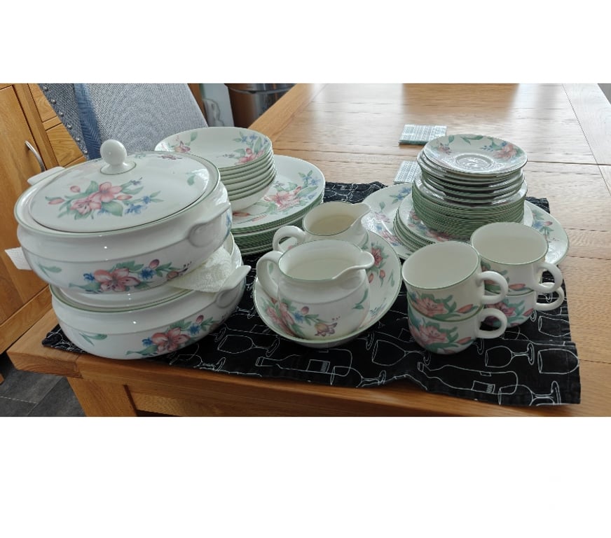 Furniture Staffordshire South Staffordshire - Photos for Royal Doulton Carmel Set Immaculate Condition